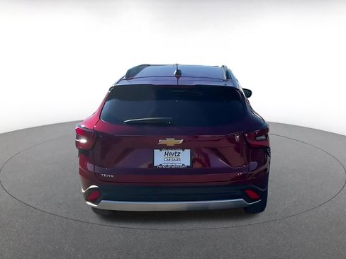 Used 2025 Chevrolet Trax LT image 12