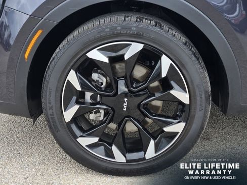Certified 2025 Kia Sorento EX FWD image 10