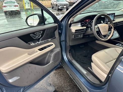 Used 2022 Lincoln Corsair AWD w/ Equipment Group 101A image 11