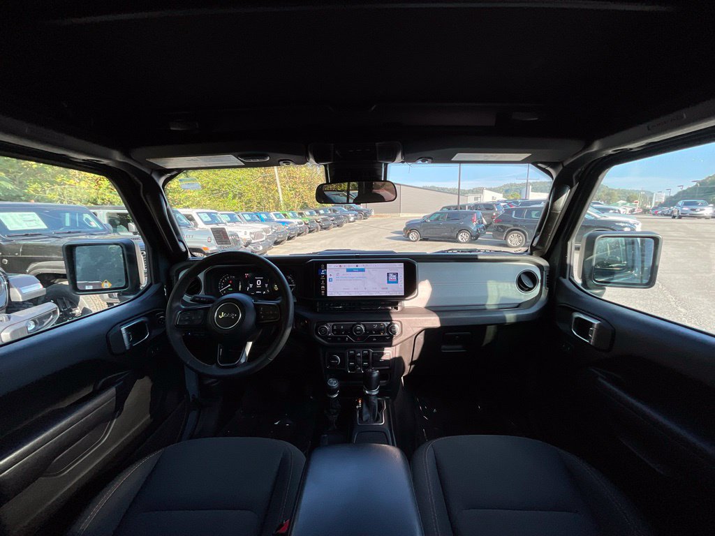 Used 2024 Jeep Wrangler Unlimited w/ Convenience Group AWD/4WD image 15