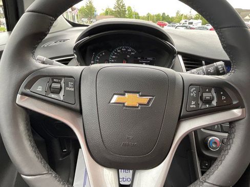 Used 2021 Chevrolet Trax LT w/ Sport Edition FWD image 13
