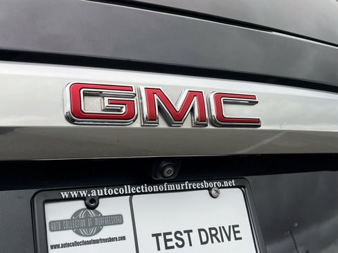 Used 2024 GMC Yukon XL Denali image 9