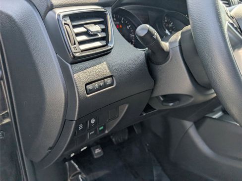 Used 2020 Nissan Rogue Sport SV FWD image 21