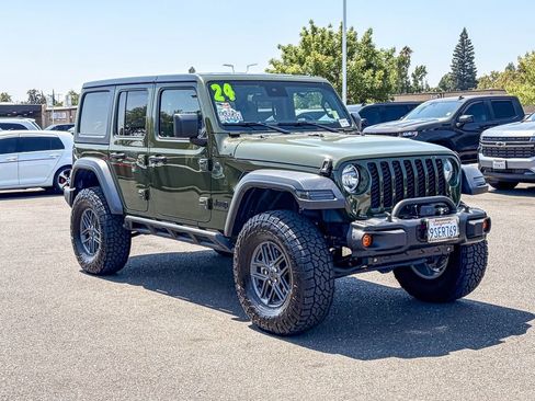 Used 2024 Jeep Wrangler Unlimited Sport AWD/4WD image 5