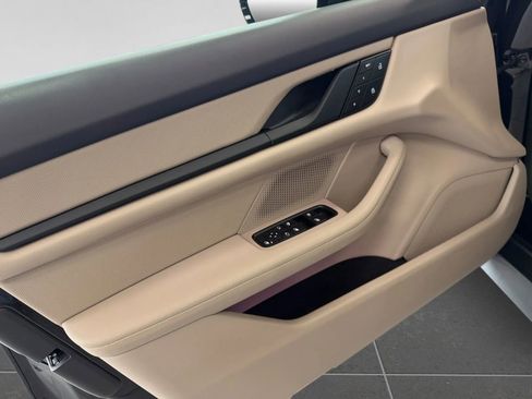 Used 2022 Porsche Taycan image 16