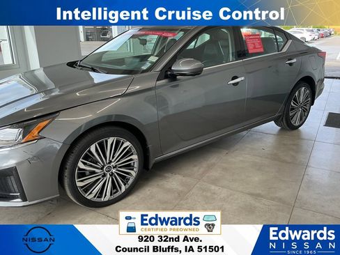 Used 2024 Nissan Altima 2.5 SL AWD/4WD image 5