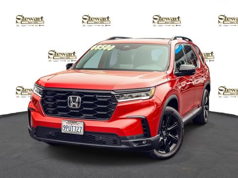 Used 2025 Honda Pilot Black Edition image 1