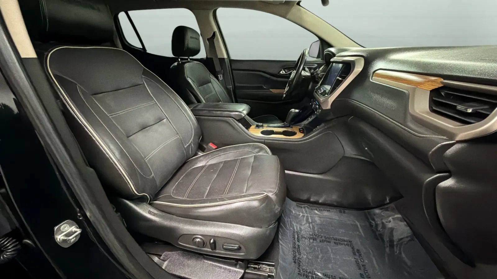Used 2017 GMC Acadia Denali w/ Technology Package FWD image 19