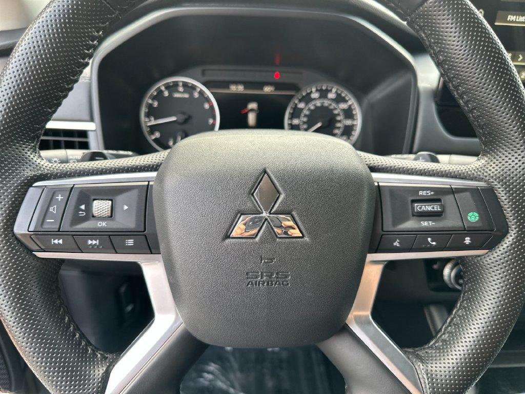 Used 2025 Mitsubishi Outlander SE AWD/4WD image 22