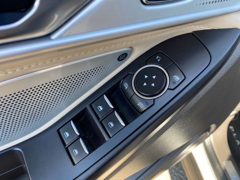 Used 2020 Ford Explorer Platinum w/ Premium Technology Package image 12