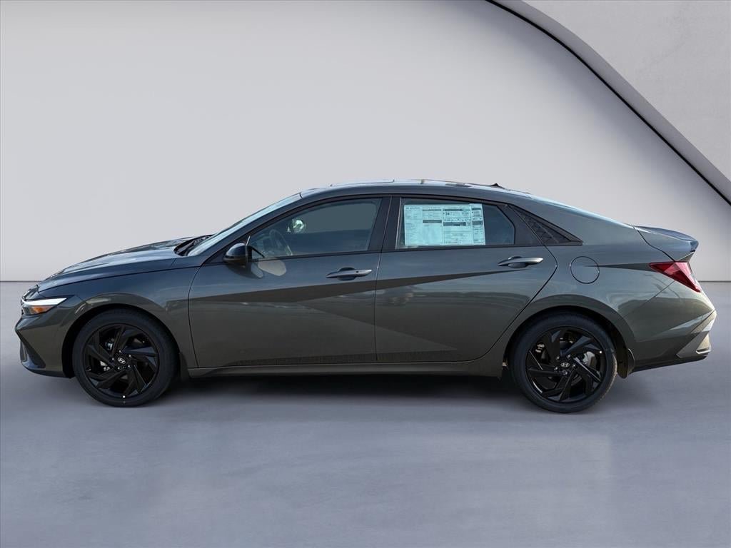 New 2026 Hyundai Elantra SEL Sport FWD image 2