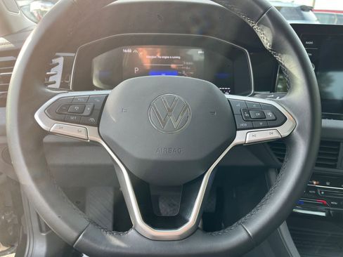 Used 2025 Volkswagen Jetta SE image 28