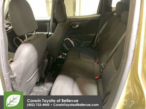 Used 2015 Jeep Renegade Latitude image 23