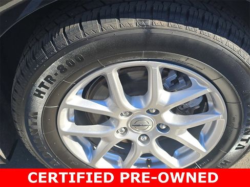 Used 2024 Chrysler Pacifica Touring-L image 34