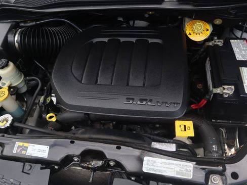 Used 2019 Dodge Grand Caravan SE w/ UConnect Hands-Free Group FWD image 32