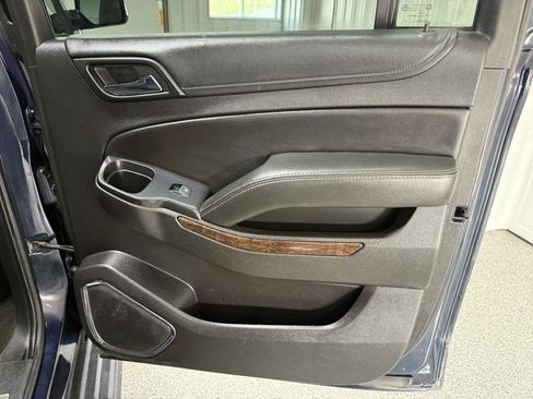 Used 2017 Chevrolet Suburban LT AWD/4WD image 38