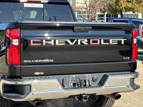 Used 2022 Chevrolet Silverado 1500 LTZ image 8
