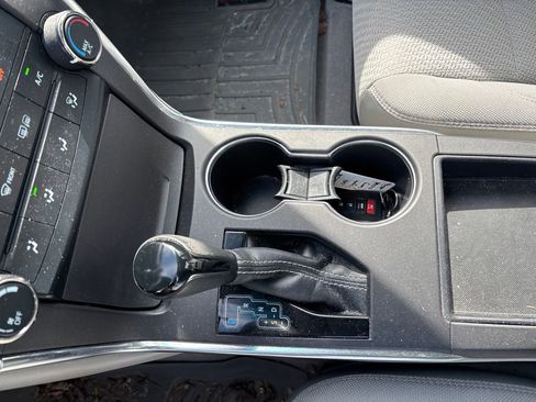 Used 2016 Toyota Camry LE FWD image 10