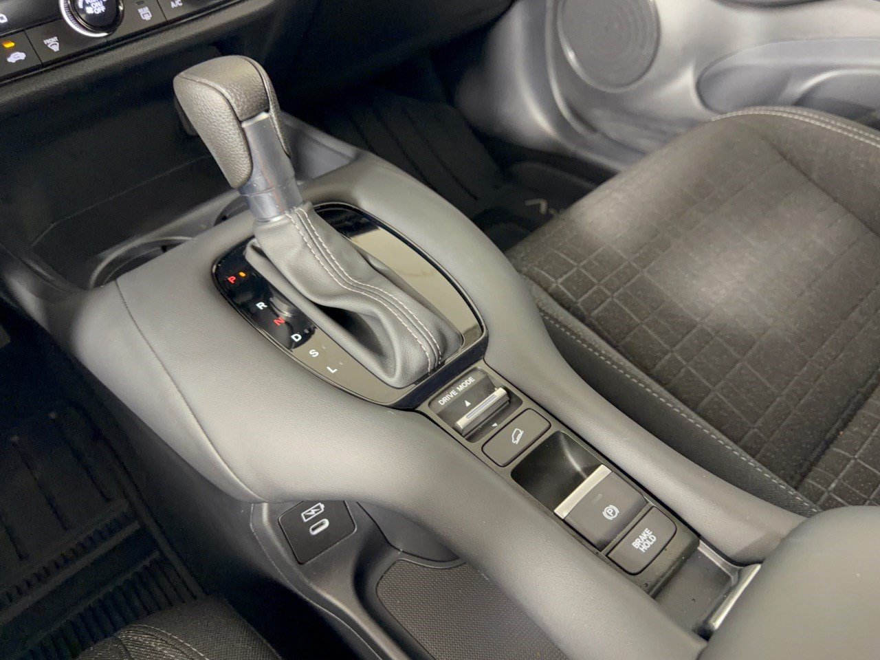 Used 2025 Honda HR-V LX image 21