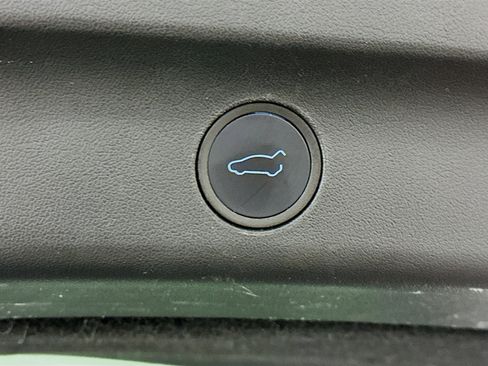 Used 2022 Tesla Model Y Long Range image 32