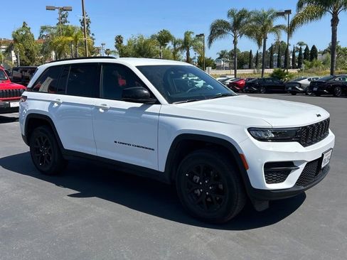 Used 2025 Jeep Grand Cherokee Altitude image 5