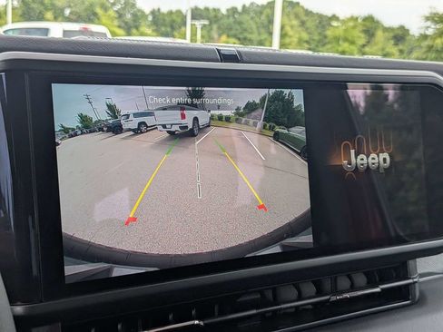 Used 2025 Jeep Wrangler Unlimited Sahara AWD/4WD image 20