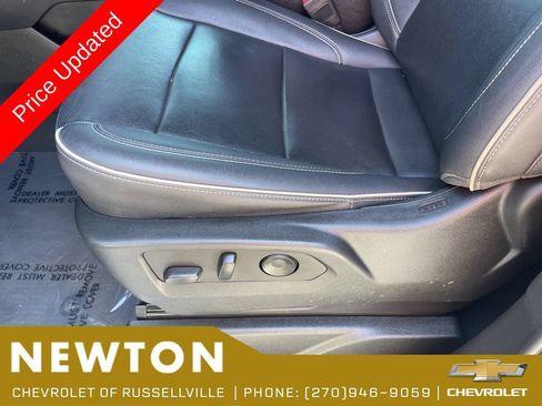 Used 2023 GMC Yukon XL SLT AWD/4WD image 6
