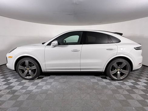 Used 2023 Porsche Cayenne Turbo AWD/4WD image 3