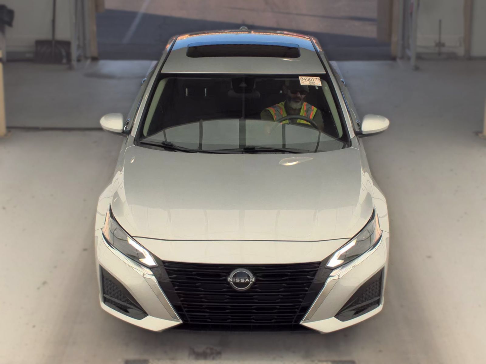 Used 2023 Nissan Altima 2.5 SV w/ SV Premium Package FWD image 3