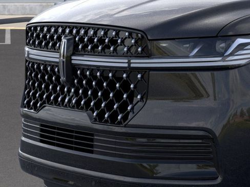 New 2026 Lincoln Navigator L Black Label AWD/4WD image 17