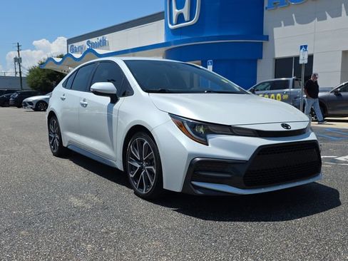Used 2022 Toyota Corolla SE FWD image 2