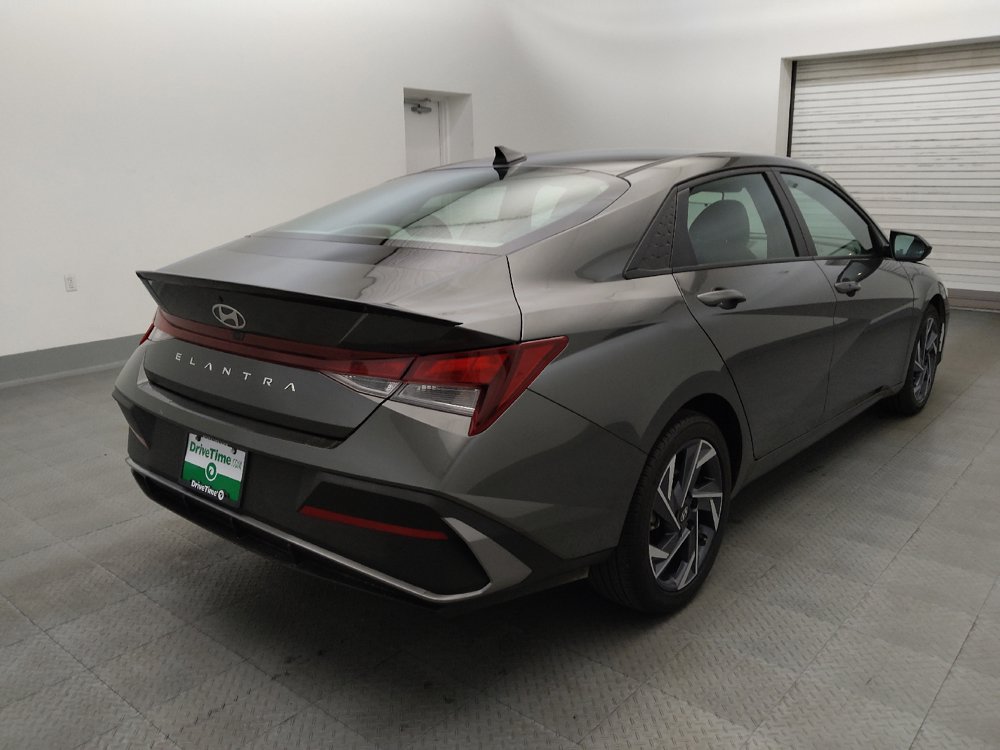 Used 2025 Hyundai Elantra Sport FWD image 9