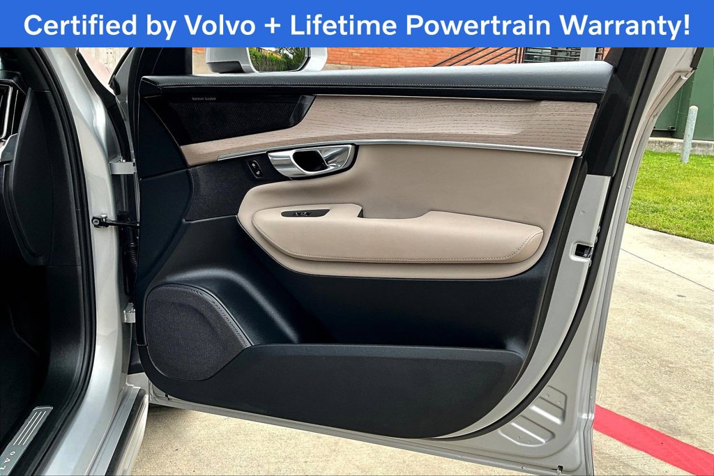 Used 2025 Volvo XC90 B6 Plus AWD/4WD image 25