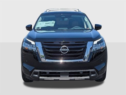 New 2025 Nissan Pathfinder Platinum w/ Cargo Package image 8