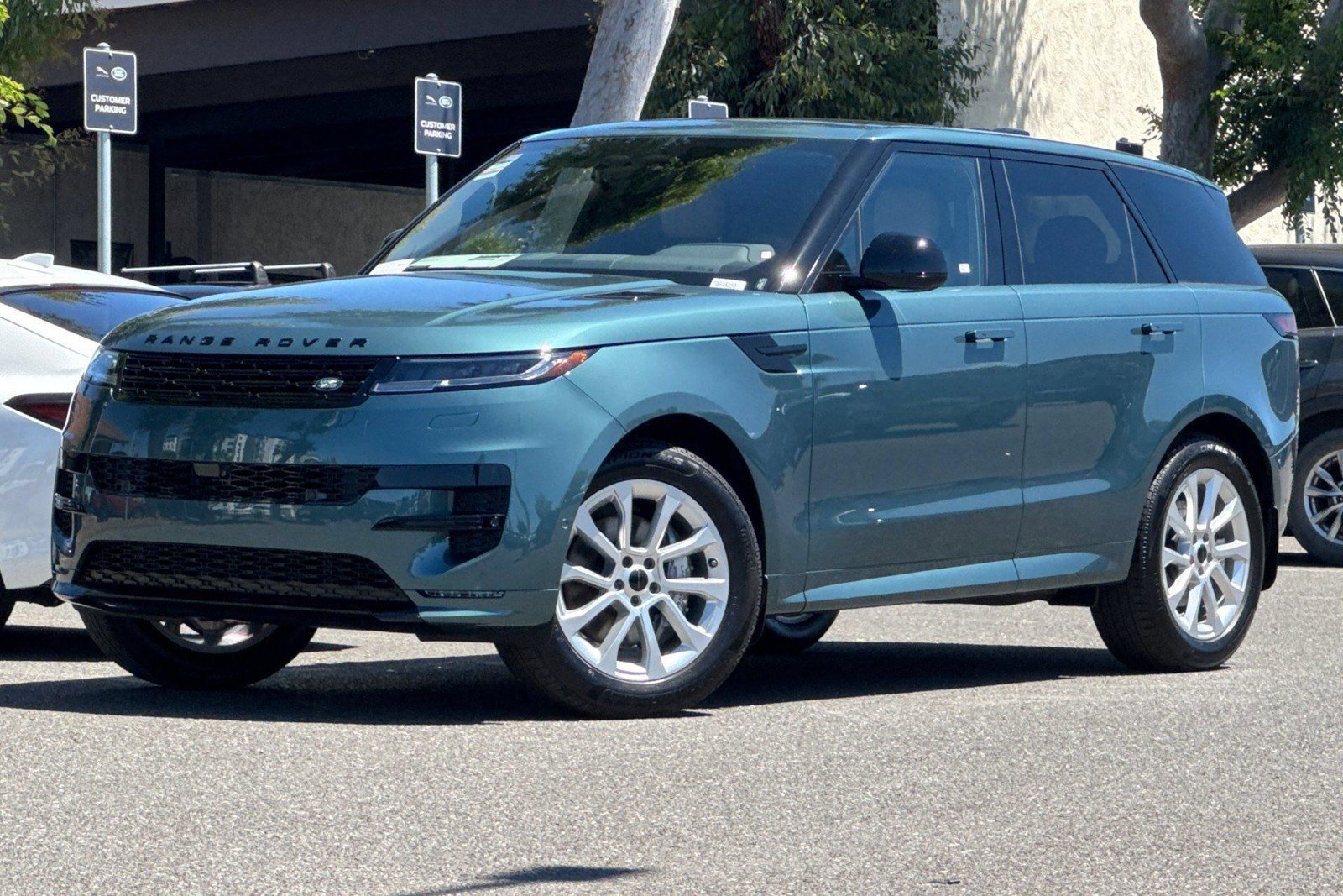 New 2026 Land Rover Range Rover Sport Dynamic SE AWD/4WD image 1