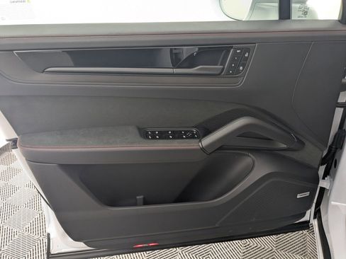 New 2026 Porsche Cayenne GTS image 22