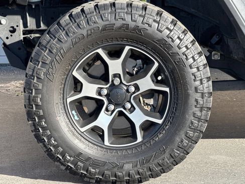 Used 2018 Jeep Wrangler Unlimited Rubicon AWD/4WD image 27