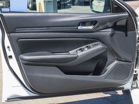 Used 2025 Nissan Altima 2.5 SV FWD image 21