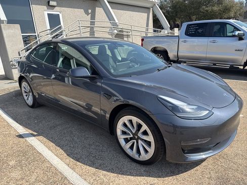 Used 2023 Tesla Model 3 Standard Range image 3