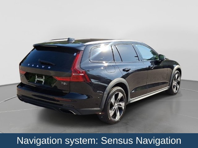 Used 2021 Volvo V60 T5 Cross Country AWD/4WD image 7