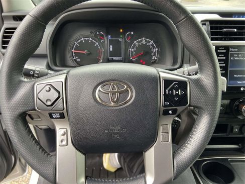 Used 2022 Toyota 4Runner SR5 image 33