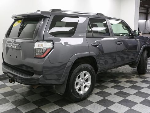 Used 2022 Toyota 4Runner SR5 Premium image 9