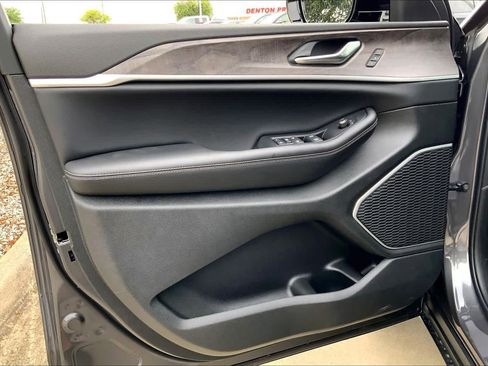New 2026 Jeep Grand Cherokee L Limited AWD/4WD image 10