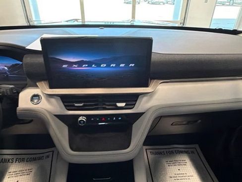 Used 2025 Ford Explorer Active w/ Active Comfort Package AWD/4WD image 25