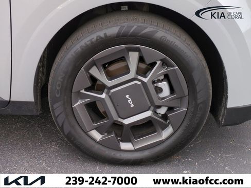 Certified 2026 Kia Carnival EX image 11