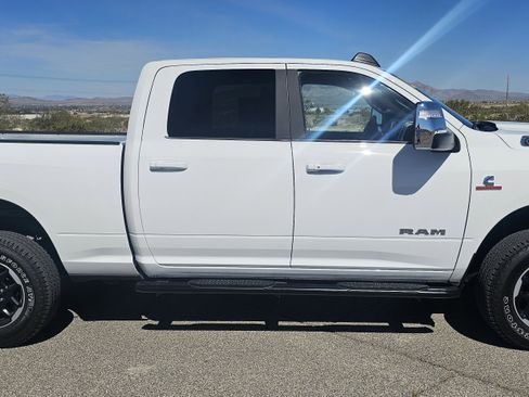 Used 2025 RAM 2500 Laramie AWD/4WD image 3