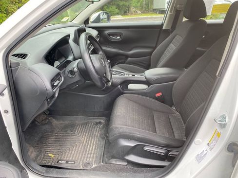 Used 2023 Honda HR-V LX image 12