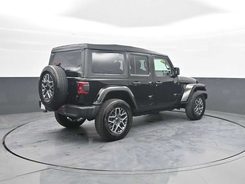 Used 2025 Jeep Wrangler Unlimited Sahara AWD/4WD image 8