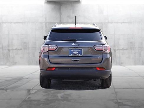 Used 2018 Jeep Compass Latitude FWD image 6