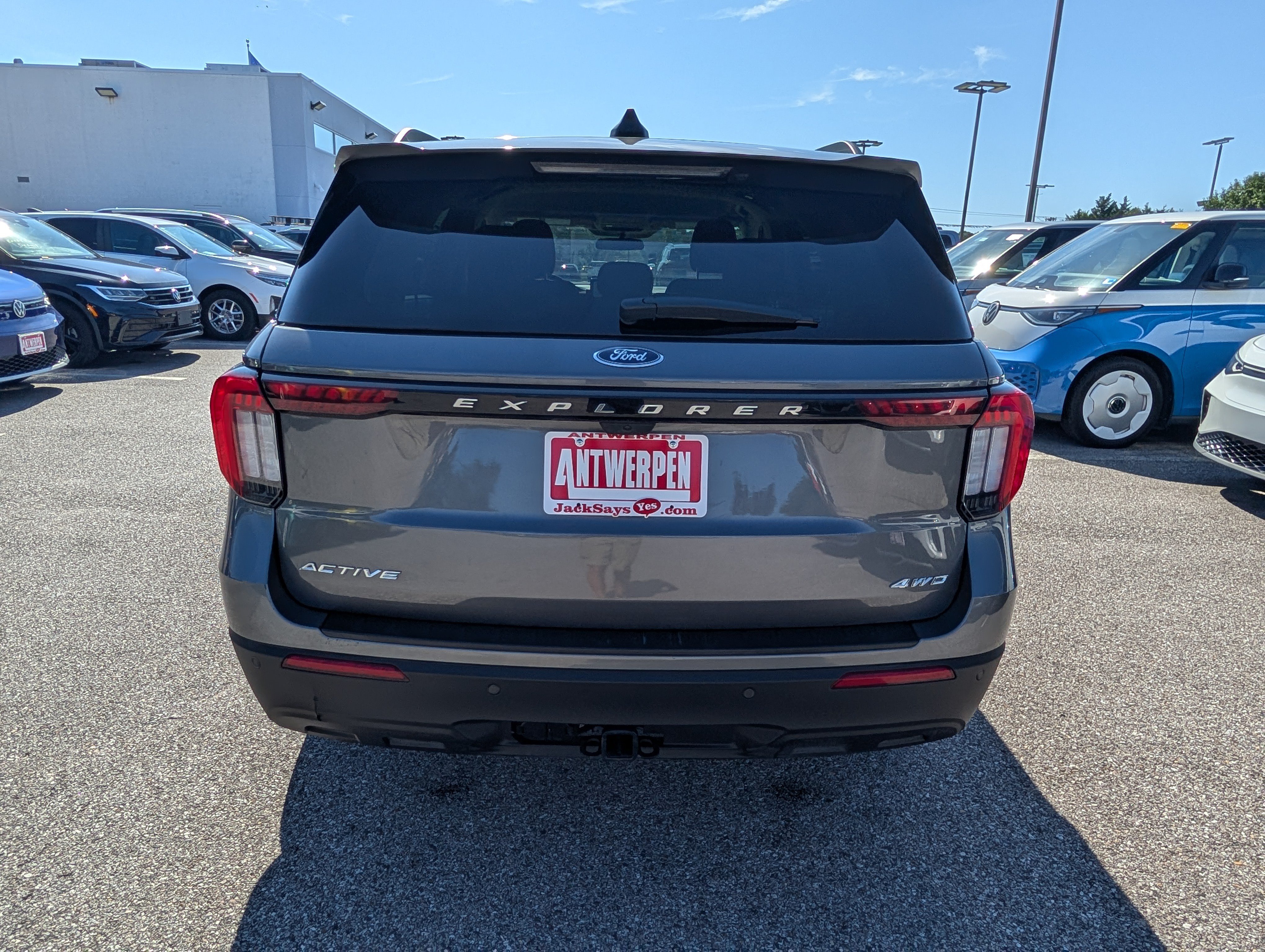 Used 2025 Ford Explorer Active AWD/4WD image 4